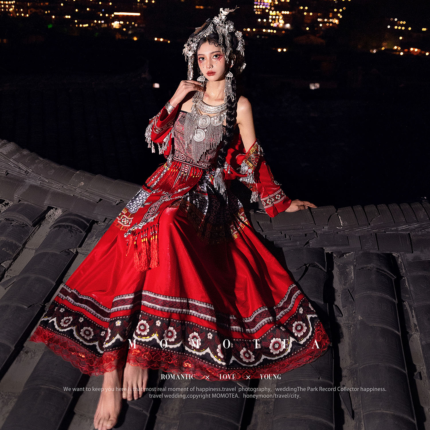 绣姑苗族服装女少数民族风影楼拍摄写真红色长裙裹胸外套项圈套装