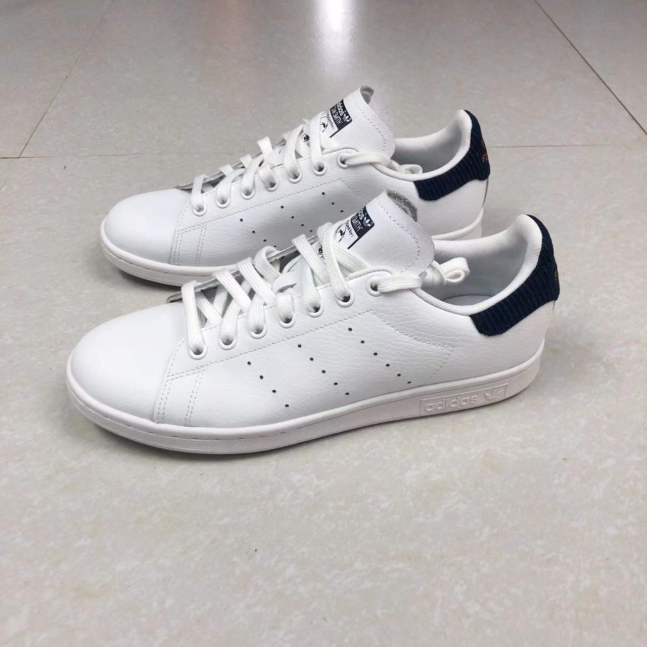Adidas/阿迪达斯 男女 STAN SMITH三叶草耐磨运动休闲板鞋 EH2305