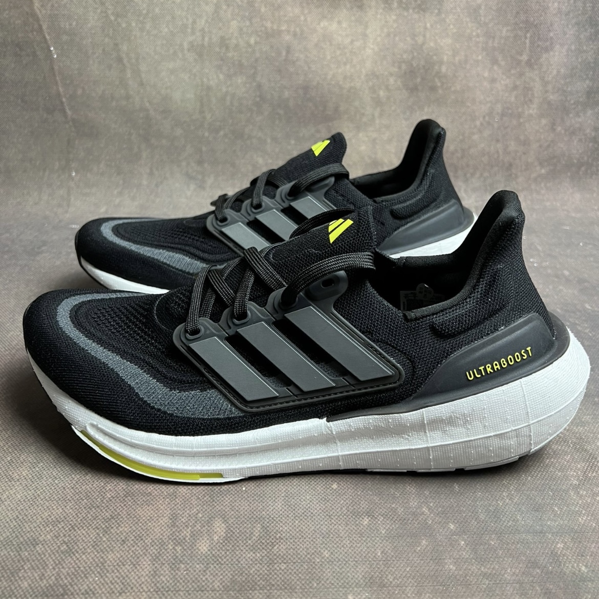 Adidas阿迪达斯BOOST跑鞋运动鞋男女轻便跑步鞋HQ6339
