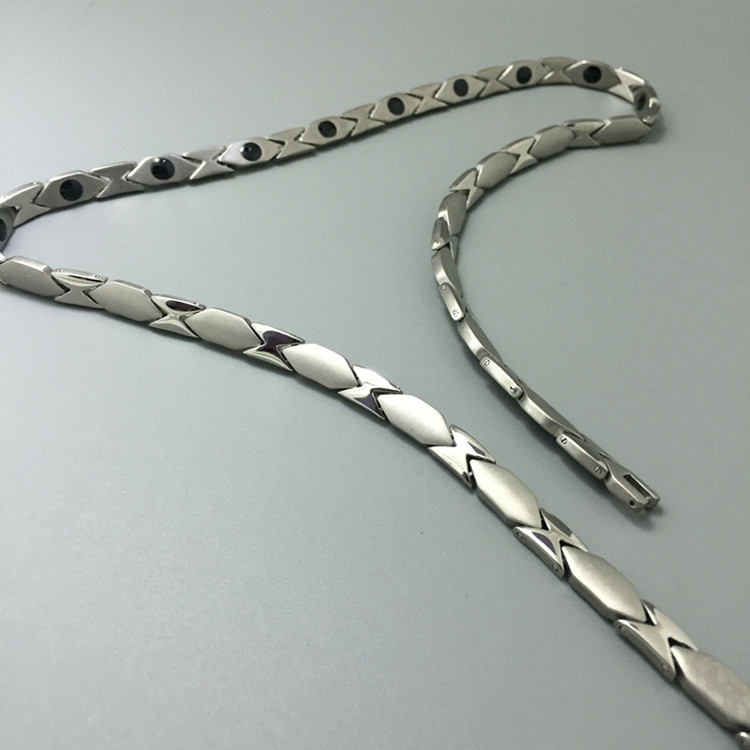正品纯钛锗石磁疗颈椎链 防过敏钛项圈保健运动男女磁疗项链礼品